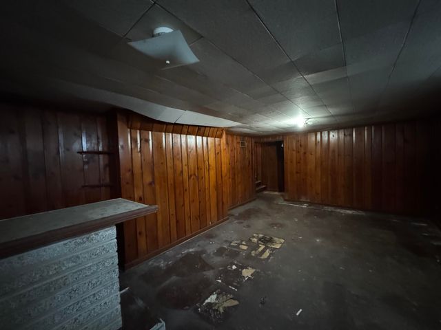 2401 W 6th Avenue, Gary, IN 46404