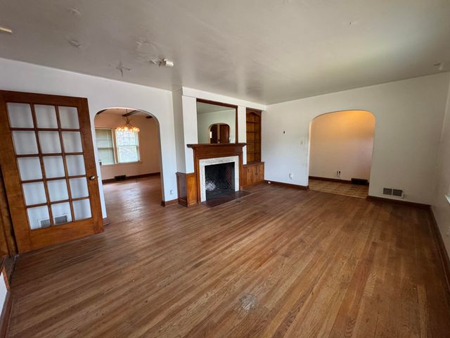 2401 W 6th Avenue, Gary, IN 46404