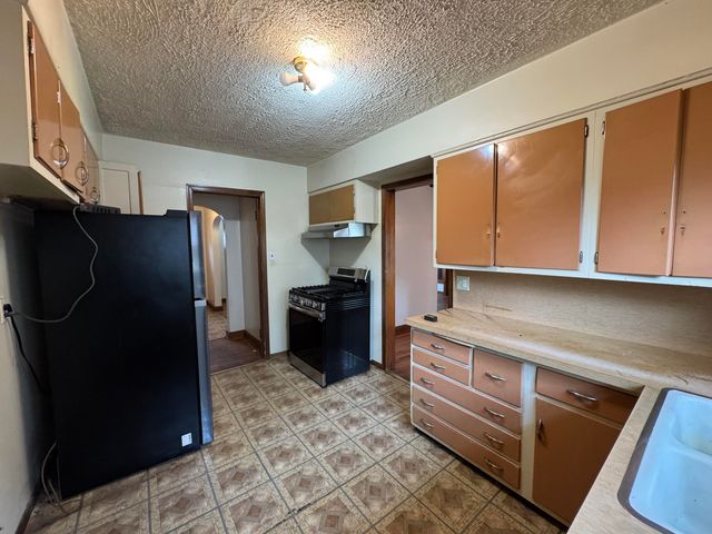 2401 W 6th Avenue, Gary, IN 46404