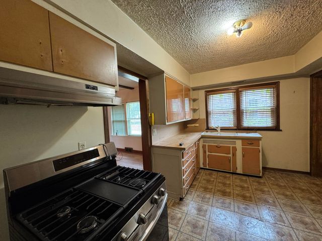 2401 W 6th Avenue, Gary, IN 46404