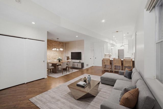 626 W Buckingham Place 1E, Chicago, IL 60657