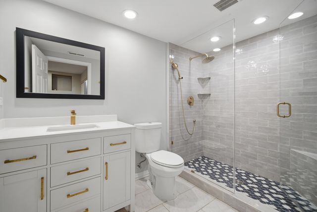 626 W Buckingham Place 1E, Chicago, IL 60657