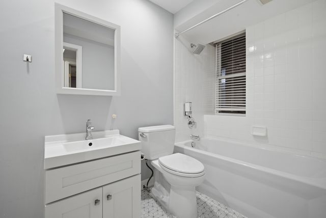 626 W Buckingham Place 1E, Chicago, IL 60657
