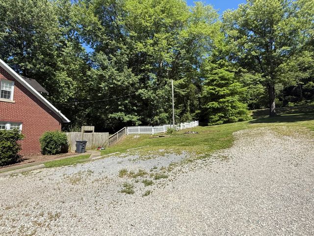 121 E 5th Street, Morehead, KY 40351
