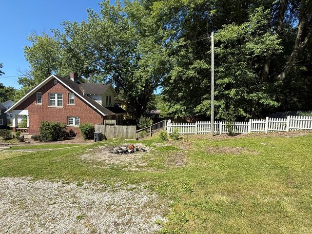 121 E 5th Street, Morehead, KY 40351