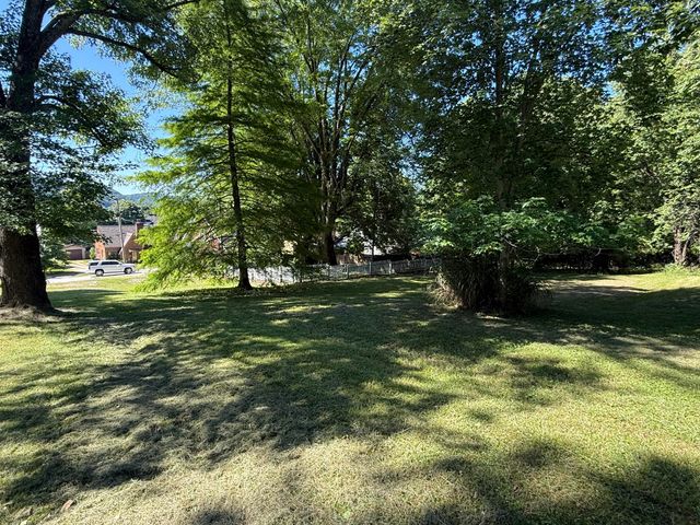 121 E 5th Street, Morehead, KY 40351