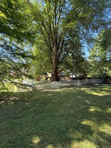 121 E 5th Street, Morehead, KY 40351