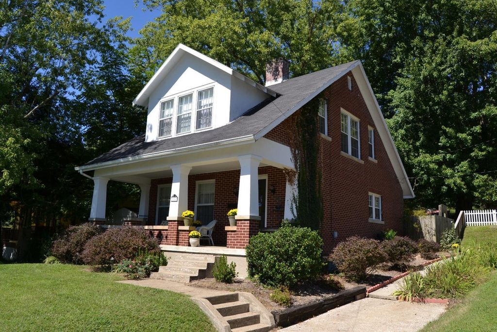 121 E 5th Street, Morehead, KY 40351