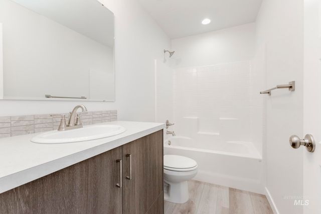 6707 W Plateau Creek Dr, Meridian, ID 83646
