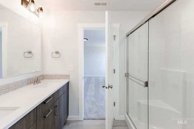 6707 W Plateau Creek Dr, Meridian, ID 83646