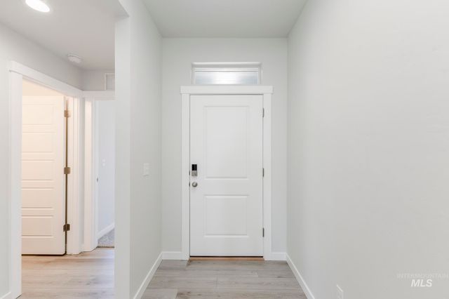 6707 W Plateau Creek Dr, Meridian, ID 83646
