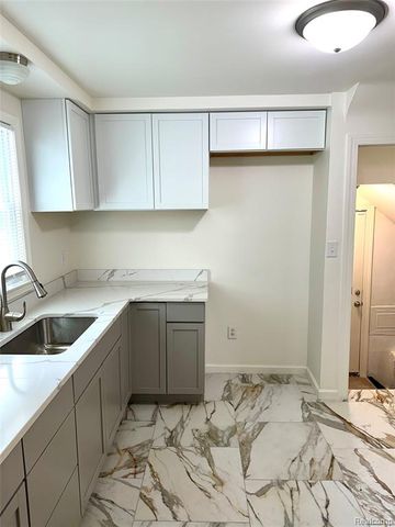 18500 Lindsay Street, Detroit, MI 48235