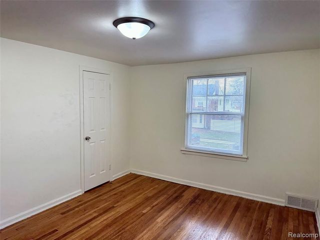 18500 Lindsay Street, Detroit, MI 48235