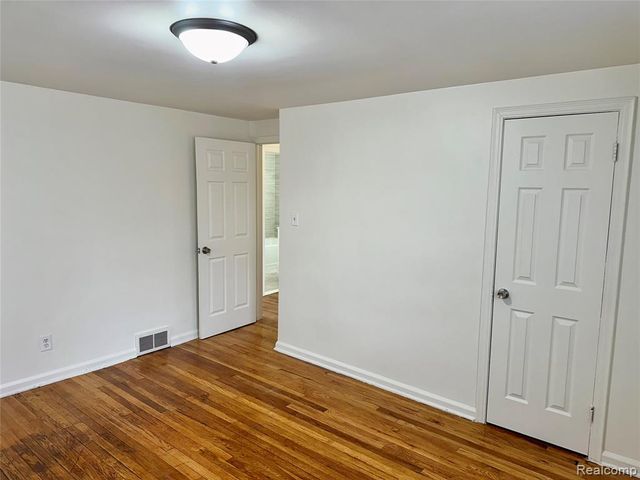 18500 Lindsay Street, Detroit, MI 48235