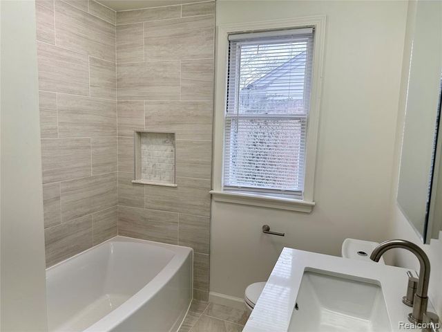 18500 Lindsay Street, Detroit, MI 48235