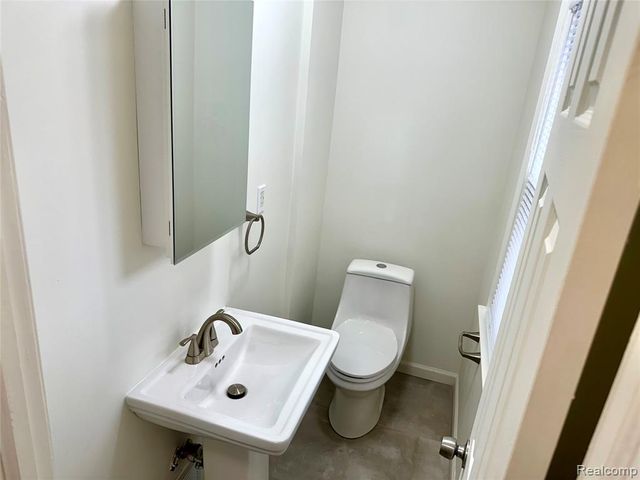 18500 Lindsay Street, Detroit, MI 48235