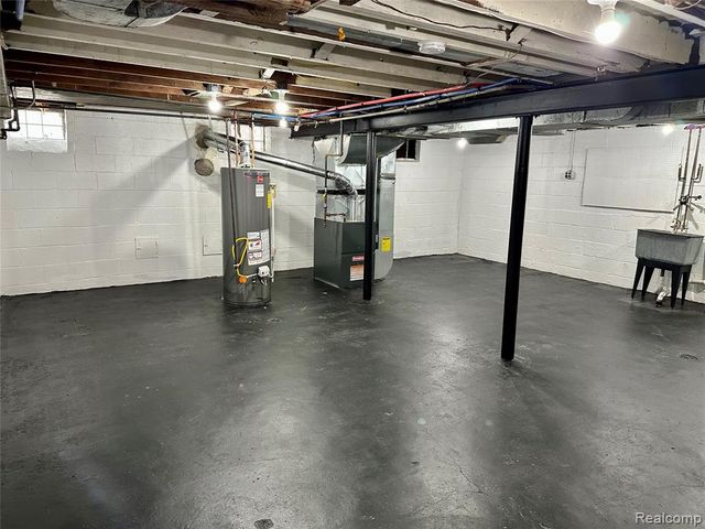 18500 Lindsay Street, Detroit, MI 48235