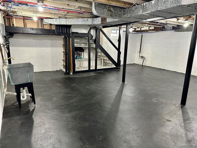 18500 Lindsay Street, Detroit, MI 48235