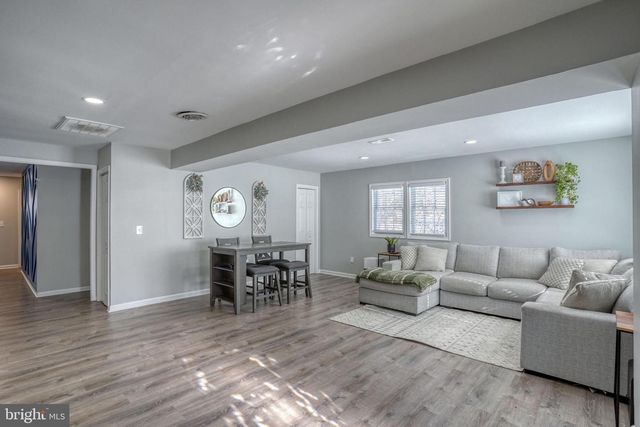 2613 OLD COUNTY RD, Newark, DE 19702