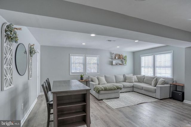 2613 OLD COUNTY RD, Newark, DE 19702