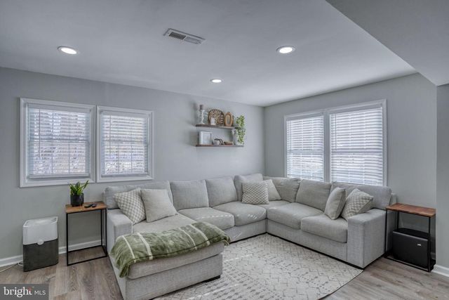 2613 OLD COUNTY RD, Newark, DE 19702