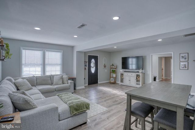 2613 OLD COUNTY RD, Newark, DE 19702