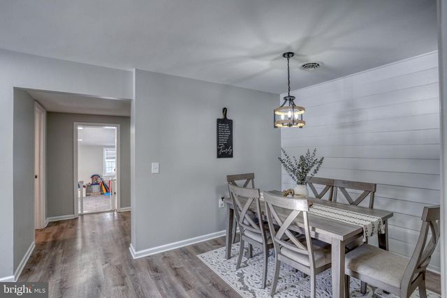 2613 OLD COUNTY RD, Newark, DE 19702