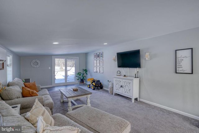 2613 OLD COUNTY RD, Newark, DE 19702