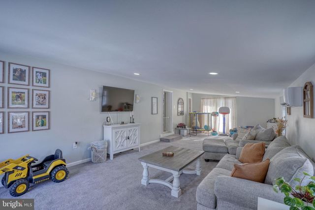 2613 OLD COUNTY RD, Newark, DE 19702