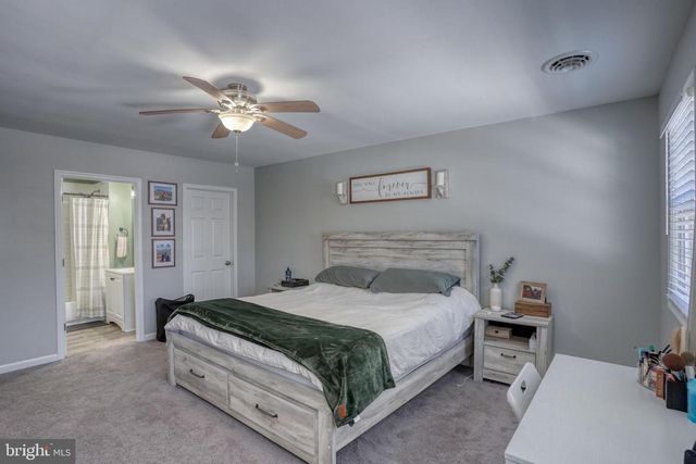 2613 OLD COUNTY RD, Newark, DE 19702