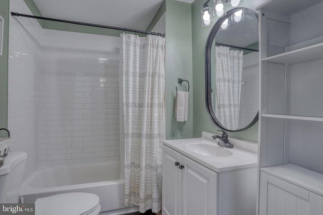 2613 OLD COUNTY RD, Newark, DE 19702