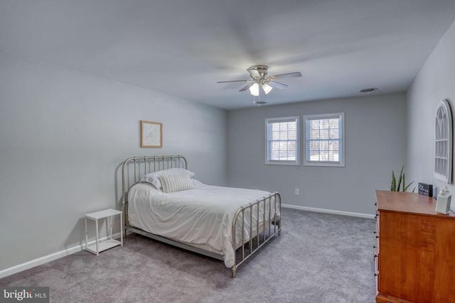 2613 OLD COUNTY RD, Newark, DE 19702