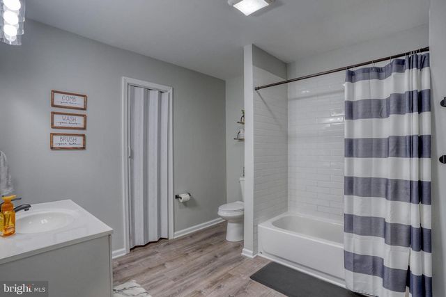 2613 OLD COUNTY RD, Newark, DE 19702