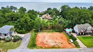 3878 Captains Ct, Gulf Breeze, FL 32563