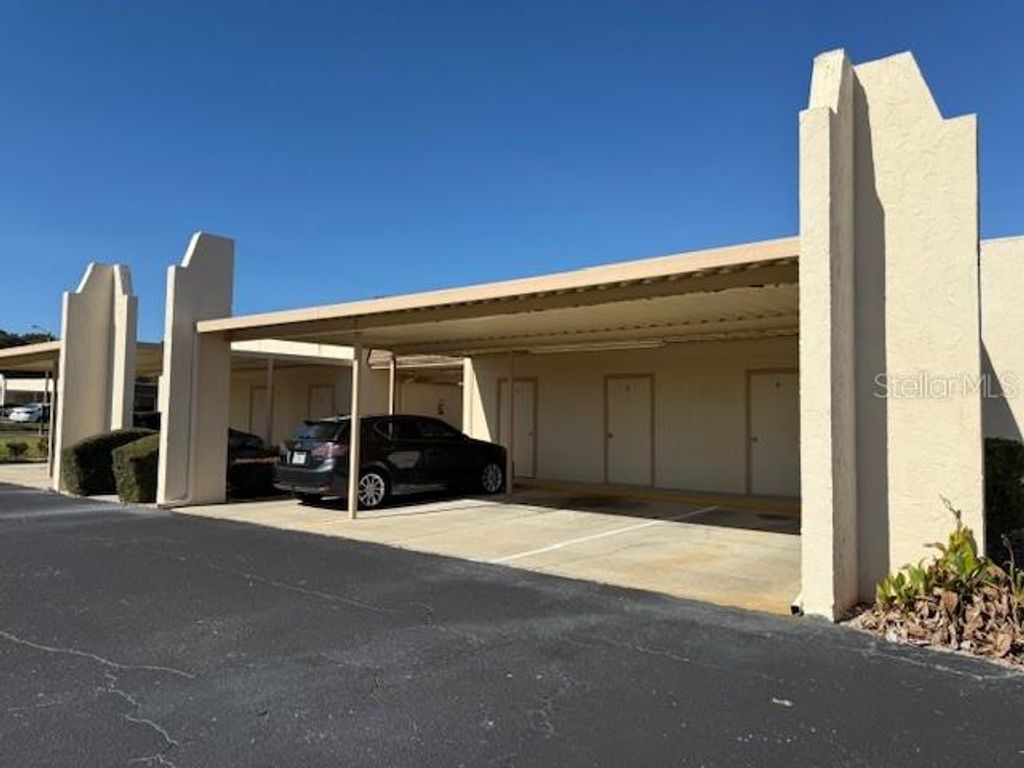 Image 17 of property listing at 11140 CARRIAGE HILL DRIVE 4, Port Richey, FL 34668