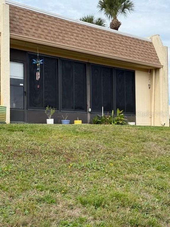 Image 9 of property listing at 11140 CARRIAGE HILL DRIVE 4, Port Richey, FL 34668