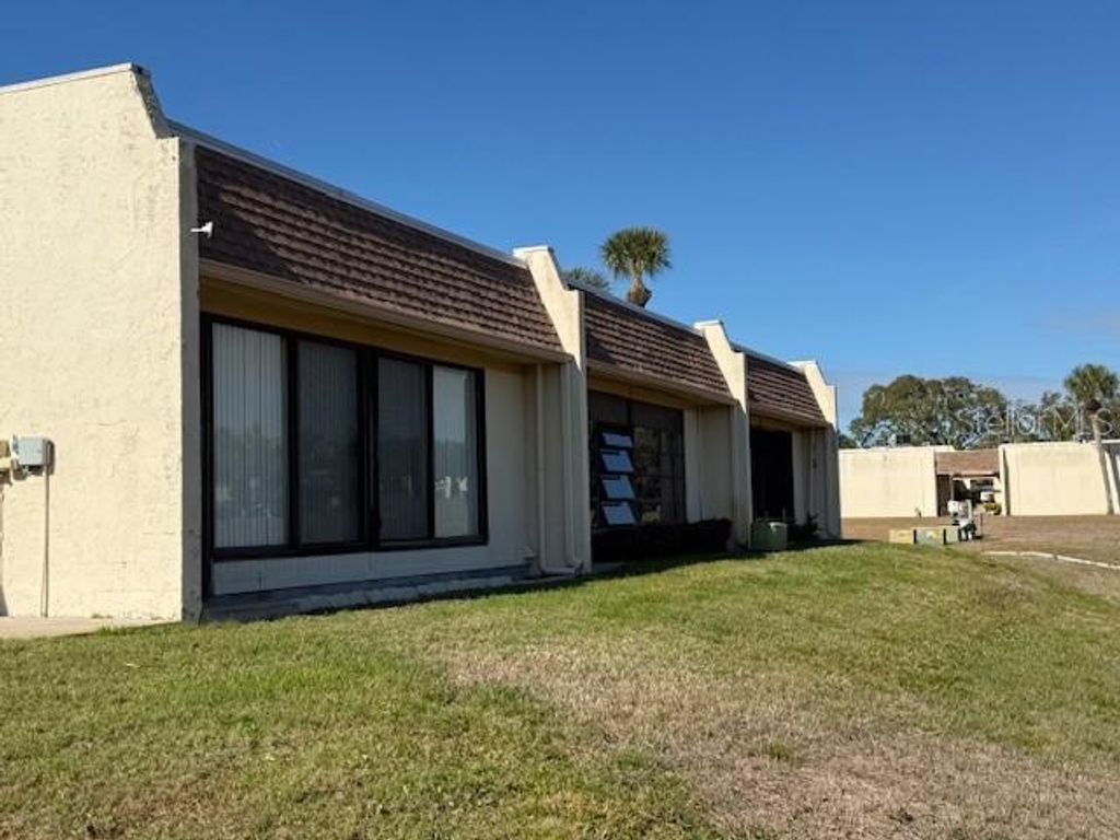 Image 10 of property listing at 11140 CARRIAGE HILL DRIVE 4, Port Richey, FL 34668