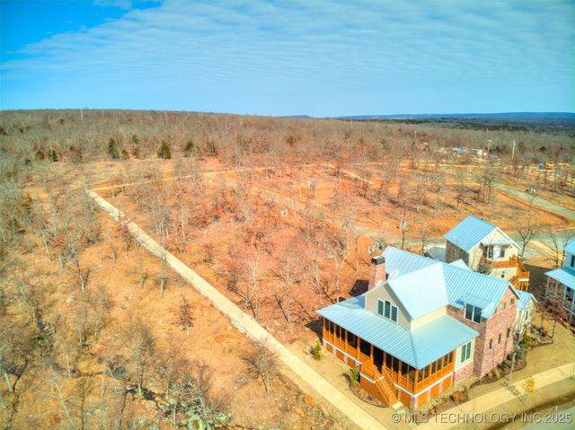 100 Brookside Drive, Carlton Landing, OK 74432