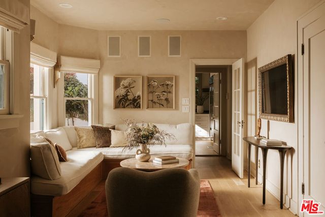 2126 E Live Oak Drive, Los Angeles, CA 90068