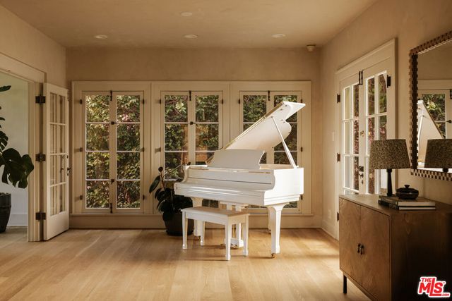 2126 E Live Oak Drive, Los Angeles, CA 90068