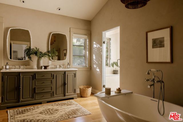 2126 E Live Oak Drive, Los Angeles, CA 90068
