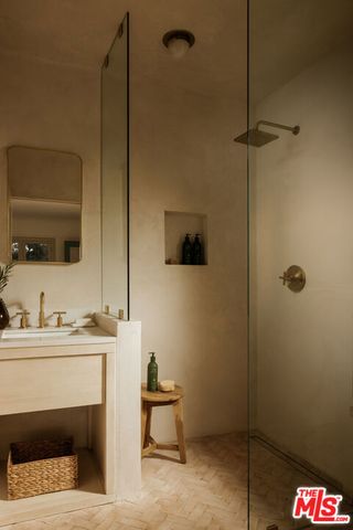 2126 E Live Oak Drive, Los Angeles, CA 90068