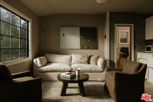 2126 E Live Oak Drive, Los Angeles, CA 90068