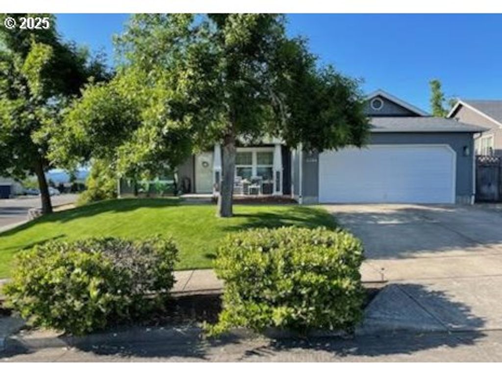 6004 QUARTZ Ave, Springfield, OR 97478