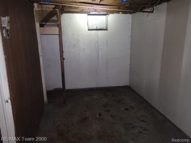 19749 Glastonbury Road, Detroit, MI 48219