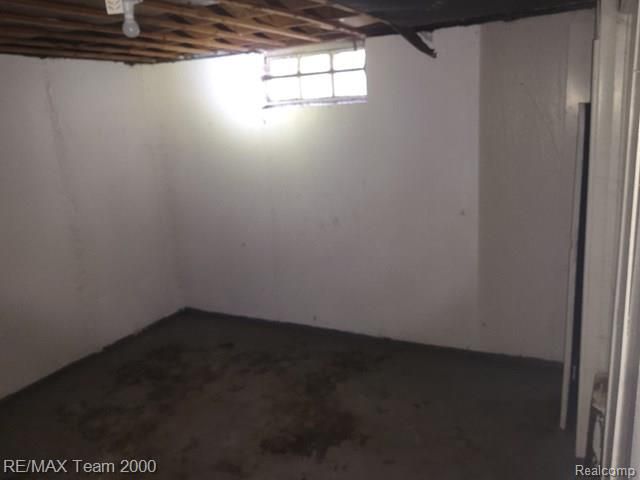 19749 Glastonbury Road, Detroit, MI 48219