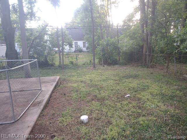 19749 Glastonbury Road, Detroit, MI 48219