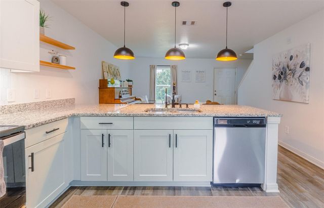 940 Cedar Point Drive, Livingston, TX 77351