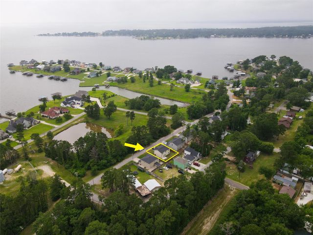 940 Cedar Point Drive, Livingston, TX 77351