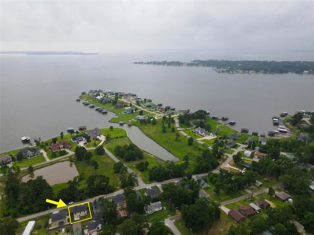 940 Cedar Point Drive, Livingston, TX 77351